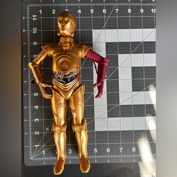 STAR WARS ACTION FIGURE - HASBRO 2015 - C-3PO - RED ARM - 11” INCH TALL RARE - Picture 3 of 3